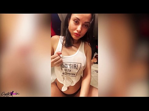 ❤️ Vollbusige hübsche Frau wichst ihre Muschi und streichelt ihre riesigen Titten in einem nassen T-Shirt ❌ Super porn bei porn de.ru-pp.ru ❤